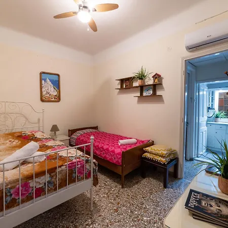 Acropolis Crib Spot * 雅典